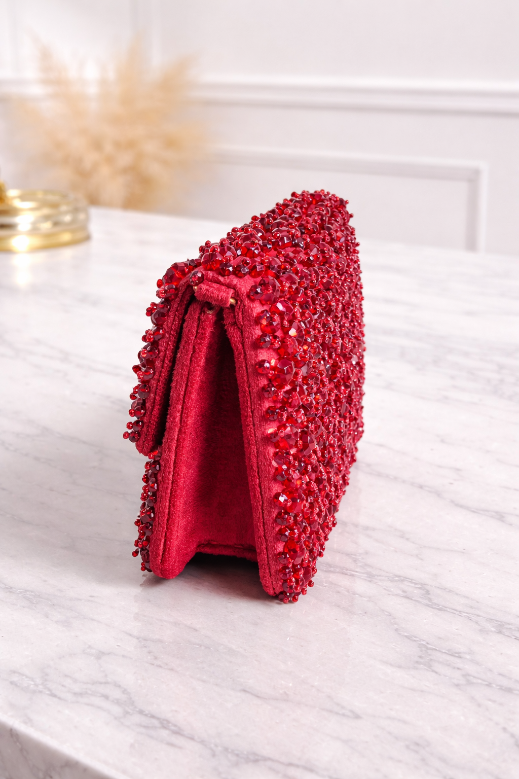 Vintage vs. Modern: Are Classic Clutch Bags Making a Comeback?