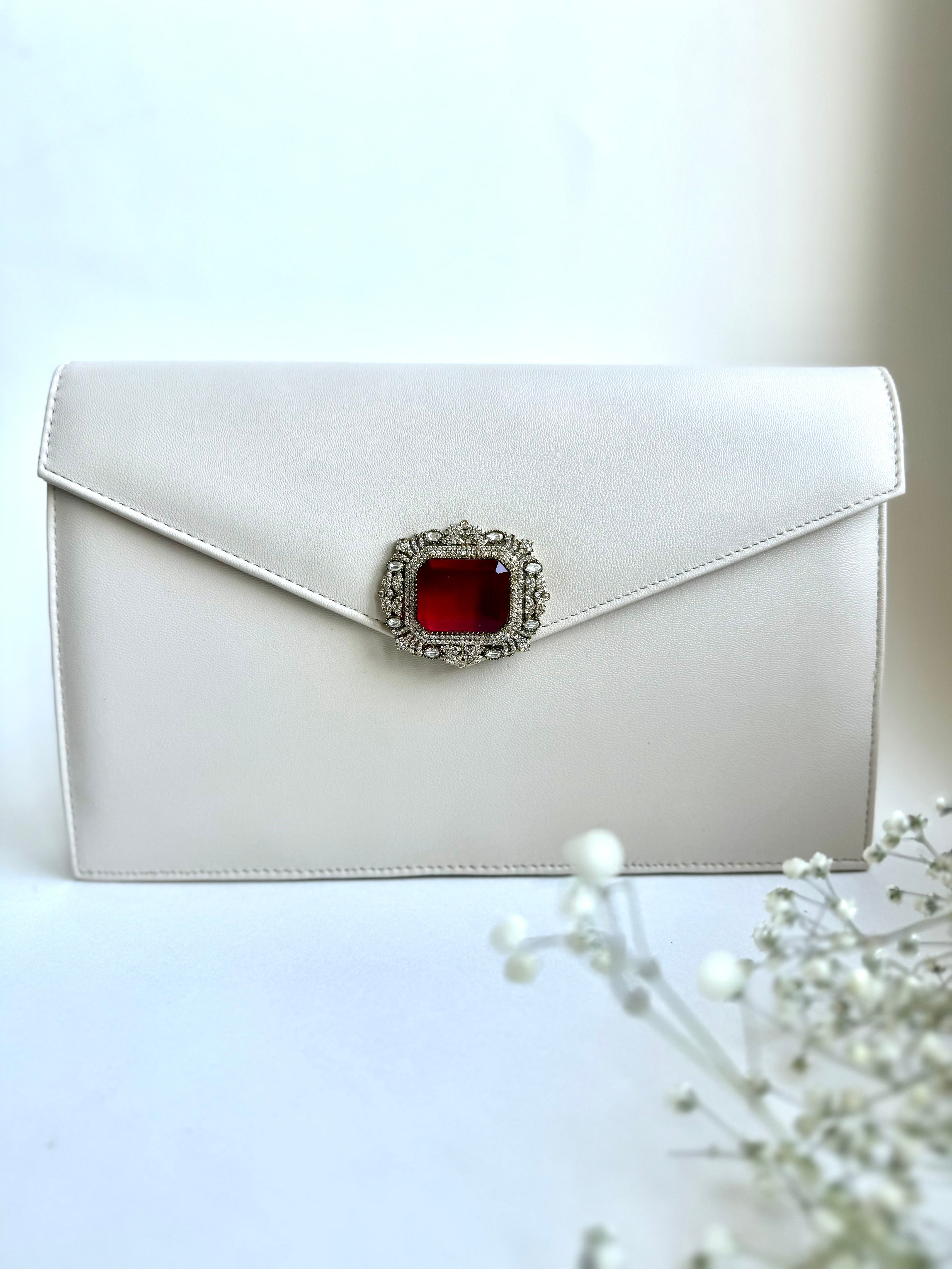 Big Envelope Clutches: Combining Functionality with High Fashion