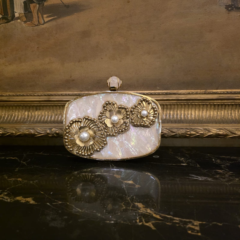 What Should I Look for in a Good Clutch Bag?