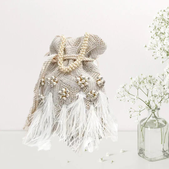 Pouch Clutch Bags: How to Choose the Right Size and Material