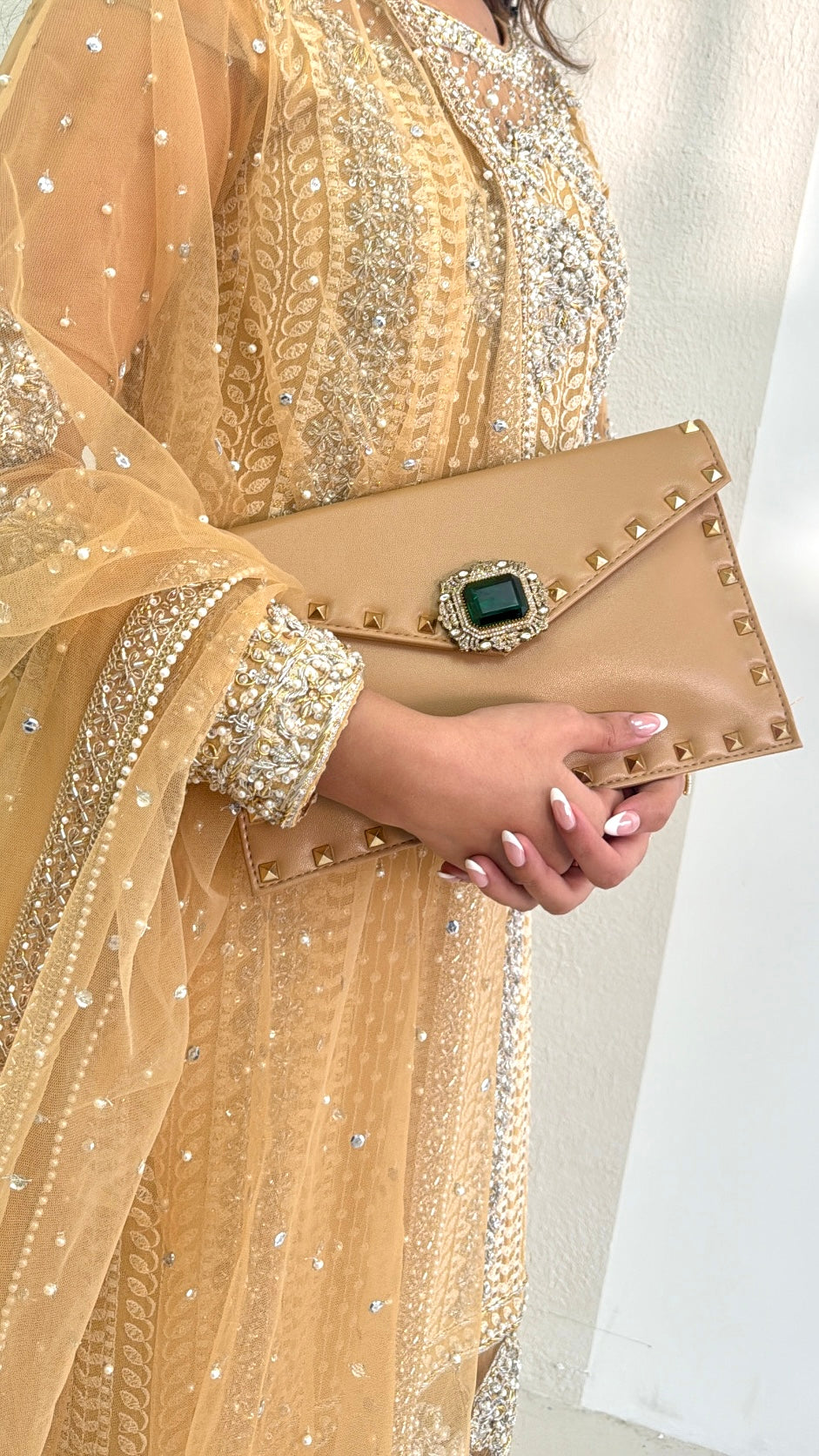 Hira Thanvi X Clutch It