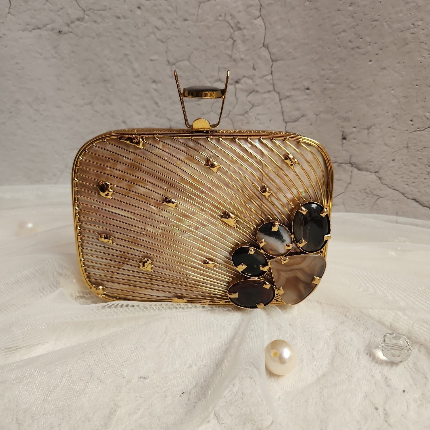The AVA Clutch