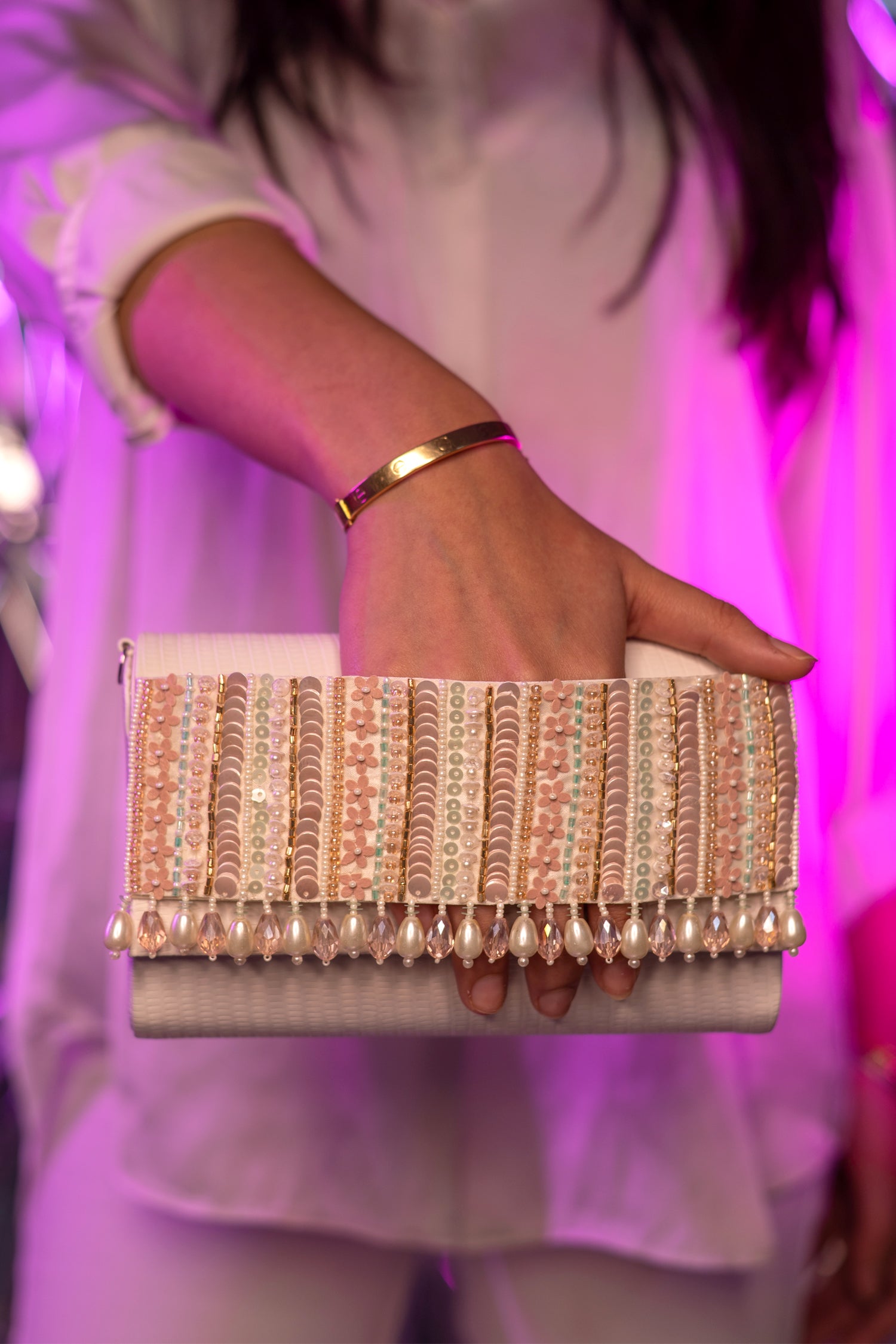 SHYLA HANDHELD CLUTCH