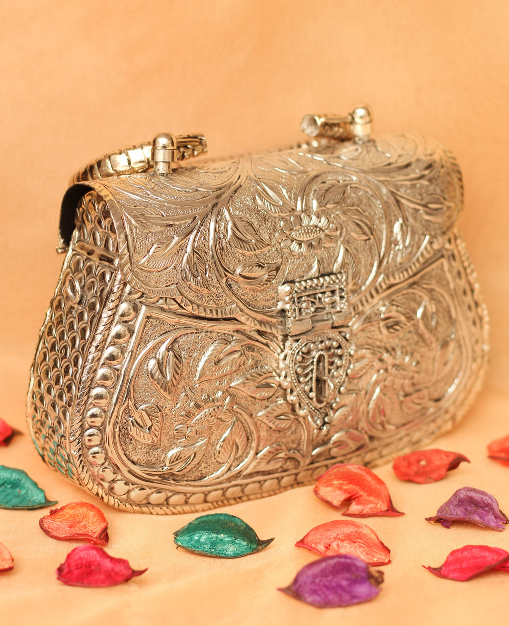 HOORVI Silver Clutch